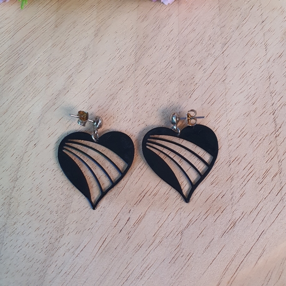 Heart Stud Earrings - Picture 2 of 5